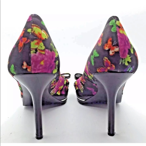 BCBG Cute Floral Pin-Up-Girl Style Stiletto Heels - Picture 4 of 10